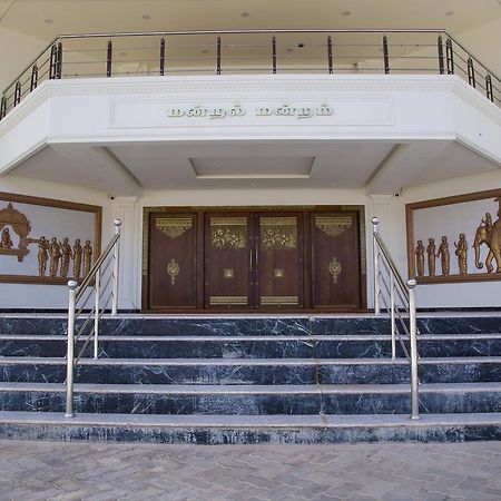 The Grand White Palace Hotell Mayiladuthurai Exteriör bild