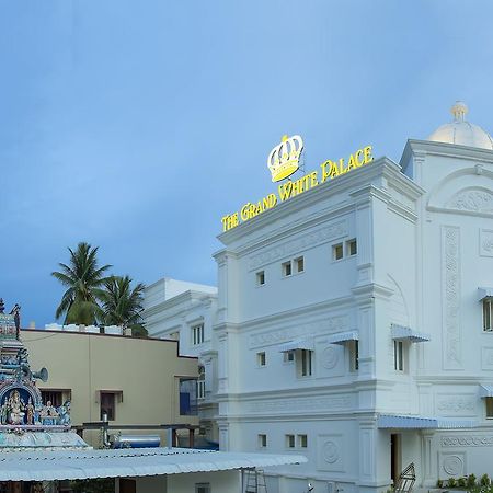 The Grand White Palace Hotell Mayiladuthurai Exteriör bild