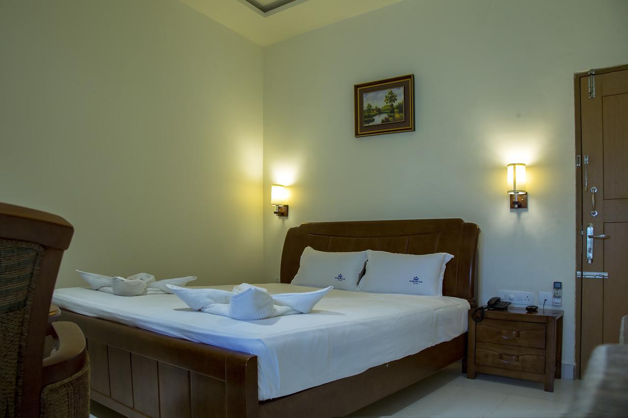 The Grand White Palace Hotell Mayiladuthurai Exteriör bild