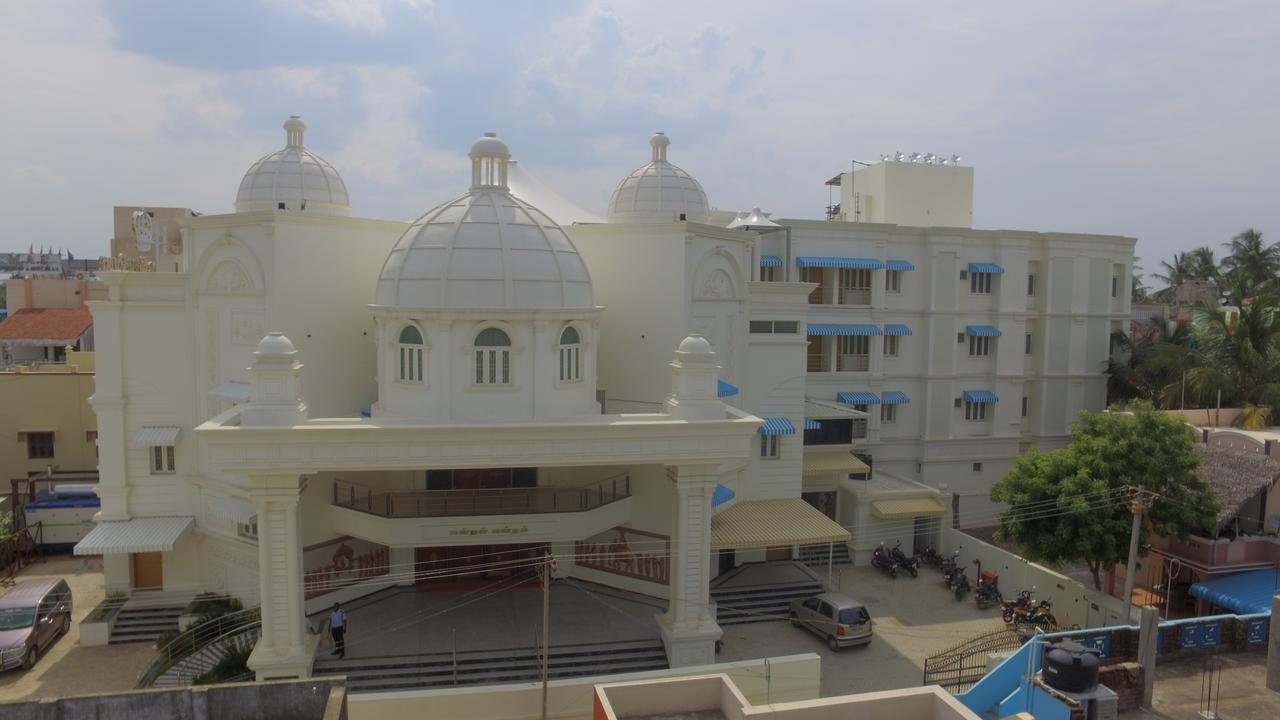 The Grand White Palace Hotell Mayiladuthurai Exteriör bild