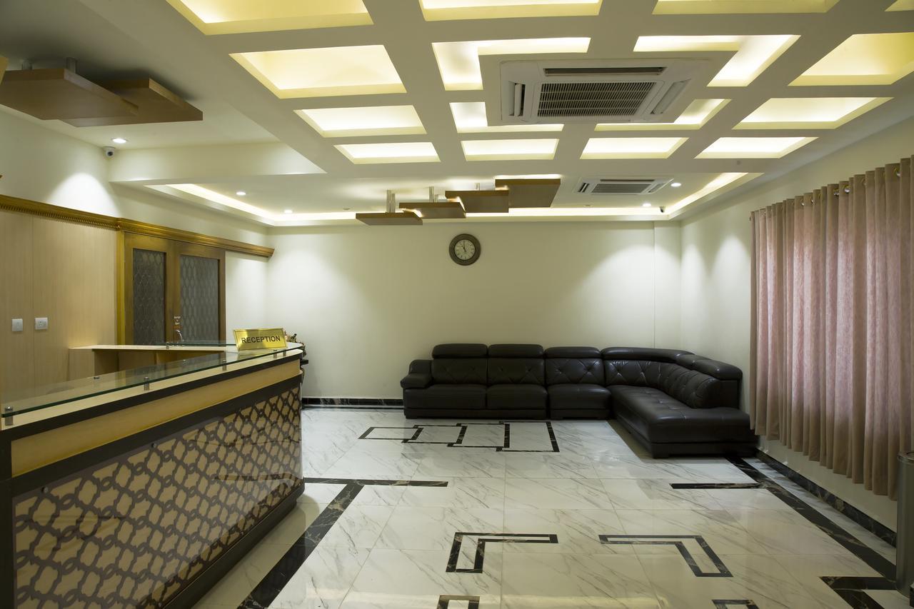 The Grand White Palace Hotell Mayiladuthurai Exteriör bild