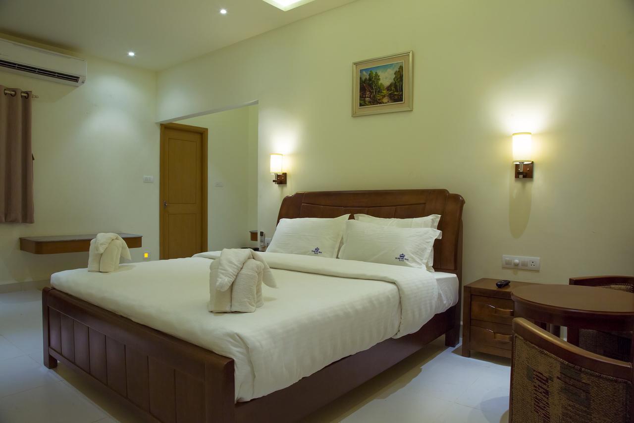 The Grand White Palace Hotell Mayiladuthurai Exteriör bild